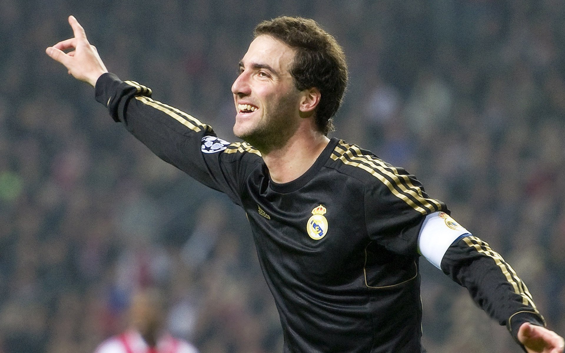 开云官网登录-法国足球职业联赛战火连连，势均力敌，法国足球联赛叫什么