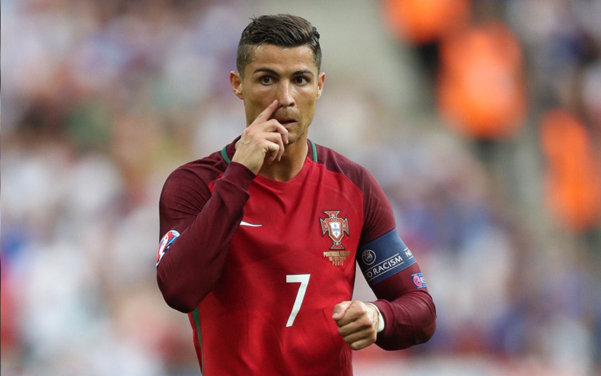 开云全站-美国骑手马库斯·奥尔洛布在巴黎奥运会上与“Jane”马匹共同参赛，尽管因马匹受伤被迫退出，但展现了坚强意志。