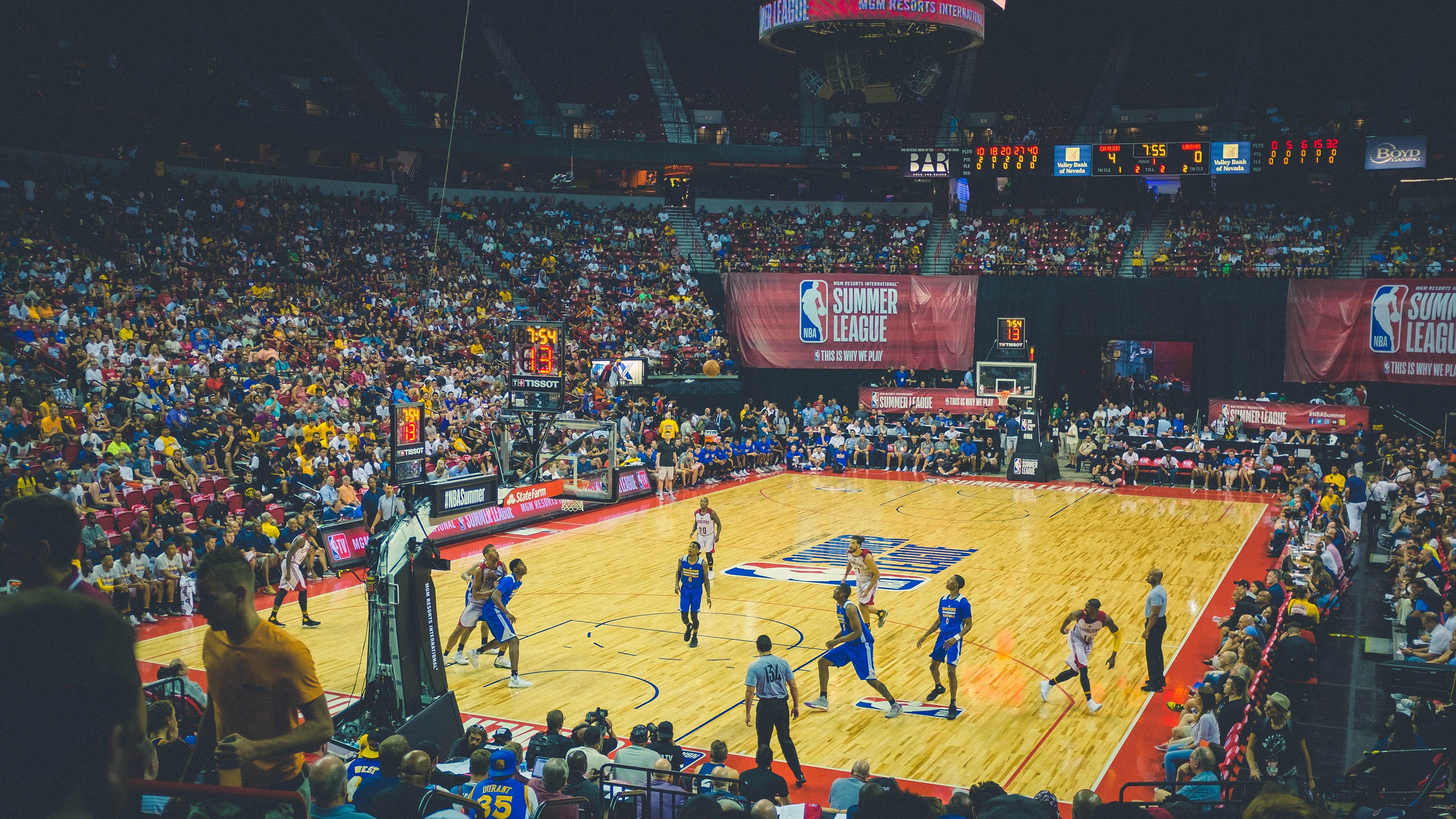 电竞篮球：虚拟篮球的趣味互动体验，体育虚拟篮球怎样玩